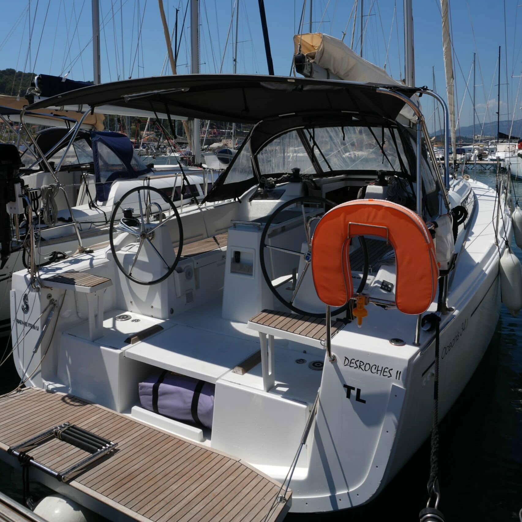 location-bateau-location-voilier-alize-location-Oceanis 34.1-saint-Mandrier-Toulon-Hyeres-Porquerolles-Côte d'azur- méditerranée
